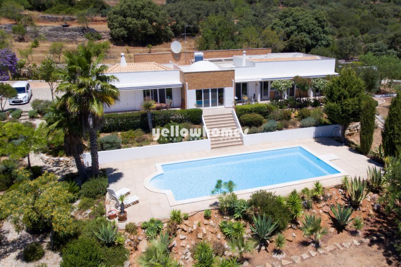 Detached 4 bedroom property on a large, private plot near Loule